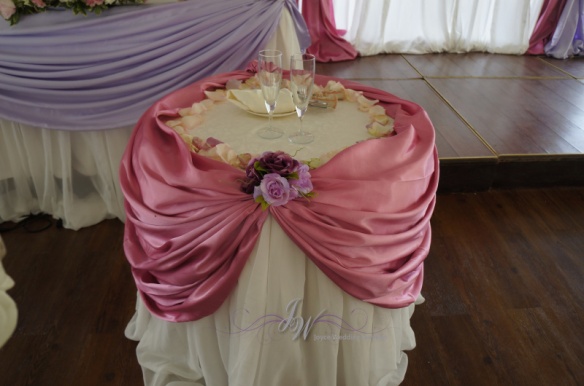 cake table pink